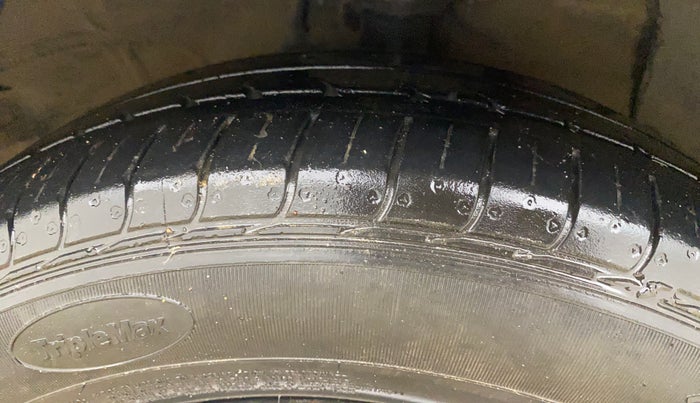 2018 Hyundai Grand i10 SPORTZ 1.2 KAPPA VTVT, Petrol, Manual, 69,319 km, Right Front Tyre Tread