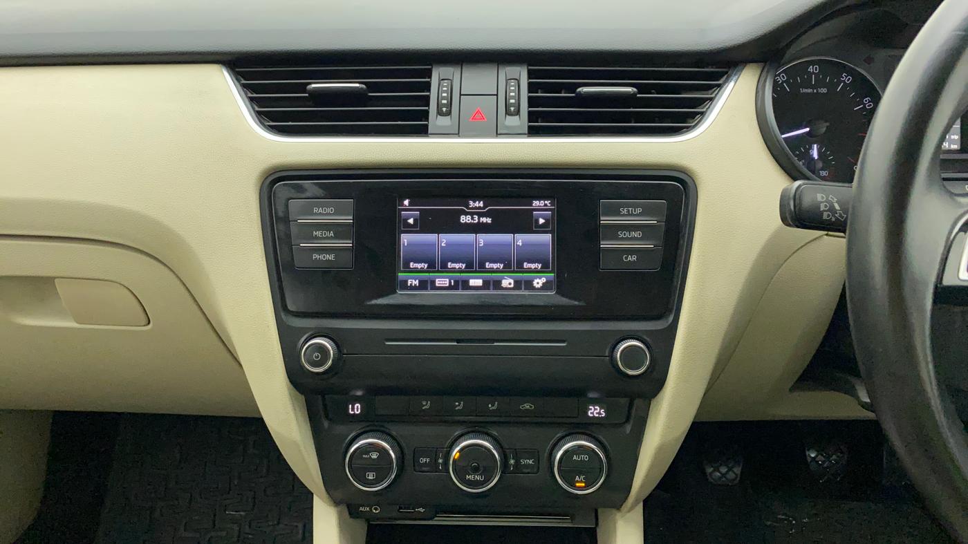 2016 Skoda Octavia AMBITION 1.4 TSI, Petrol, Manual, 12,345 km, Air Conditioner
