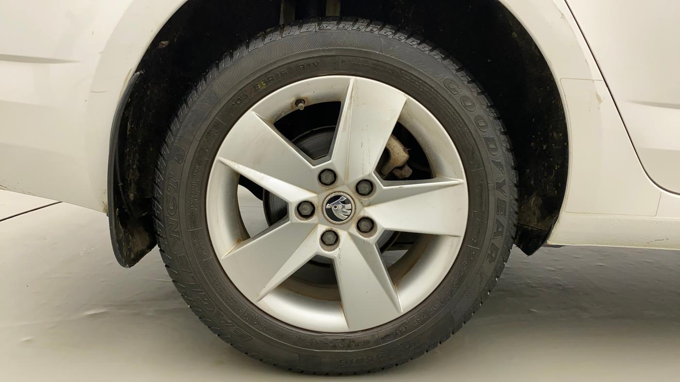 2016 Skoda Octavia AMBITION 1.4 TSI, Petrol, Manual, 12,345 km, Right Rear Wheel