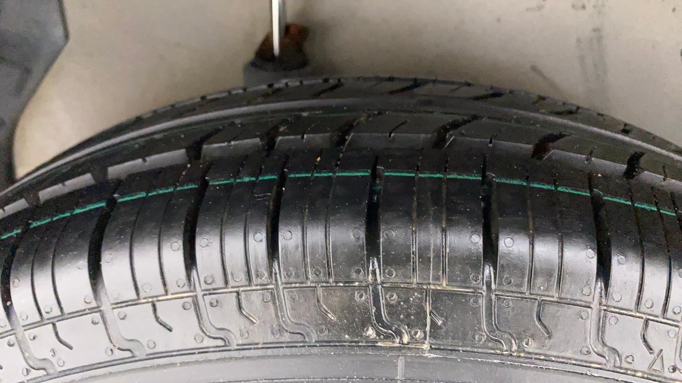2012 Maruti Ritz VXI, CNG, Manual, 42,582 km, Right Rear Tyre Tread