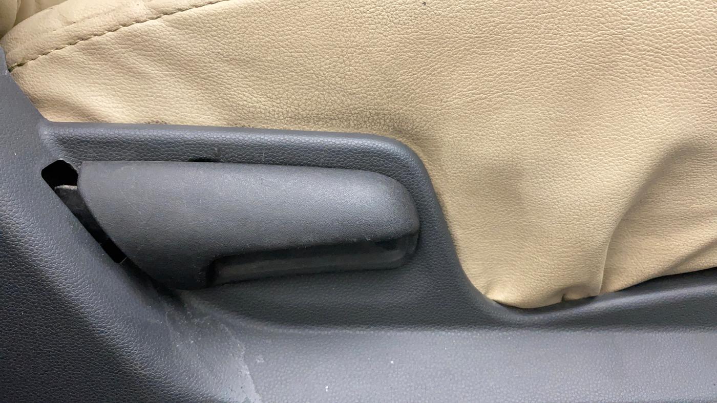 2012 Maruti Ritz VXI, CNG, Manual, 42,582 km, Driver Side Adjustment Panel