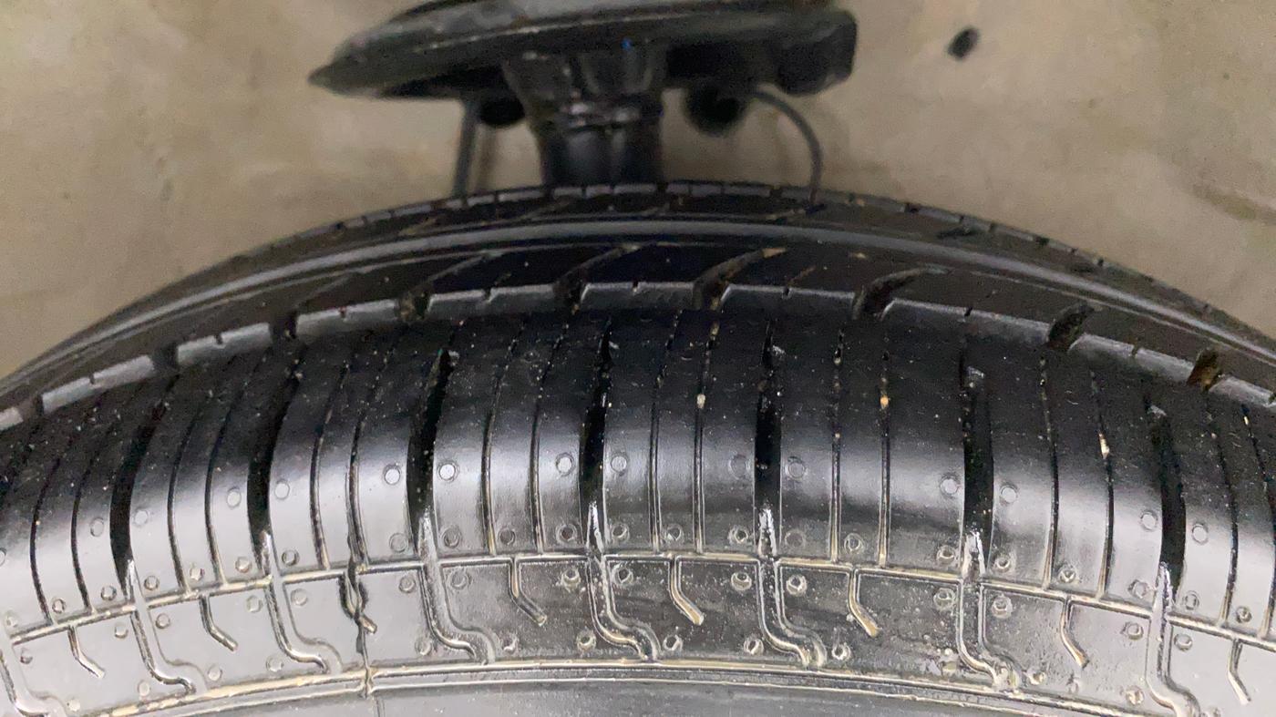 2012 Maruti Ritz VXI, CNG, Manual, 42,582 km, Right Front Tyre Tread