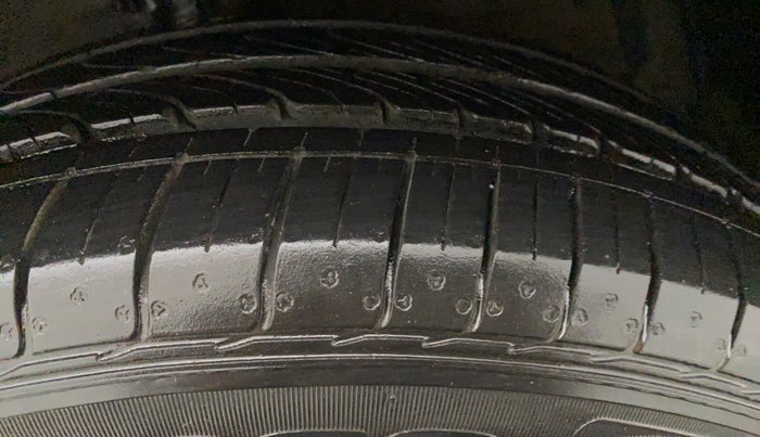 2017 Maruti Ertiga VXI CNG, CNG, Manual, 37,811 km, Left Front Tyre Tread