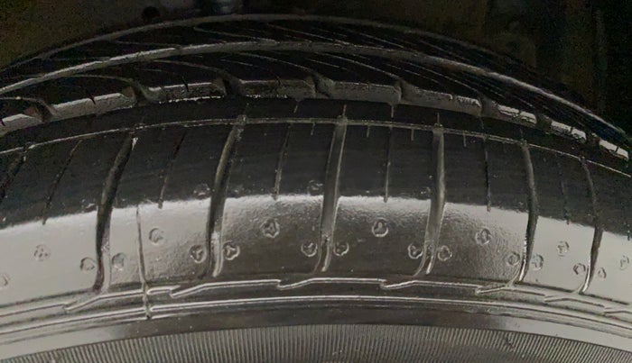 2017 Maruti Ertiga VXI CNG, CNG, Manual, 37,811 km, Right Front Tyre Tread