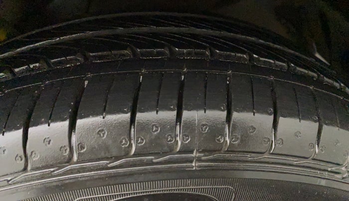 2017 Maruti Ertiga VXI CNG, CNG, Manual, 37,811 km, Left Rear Tyre Tread