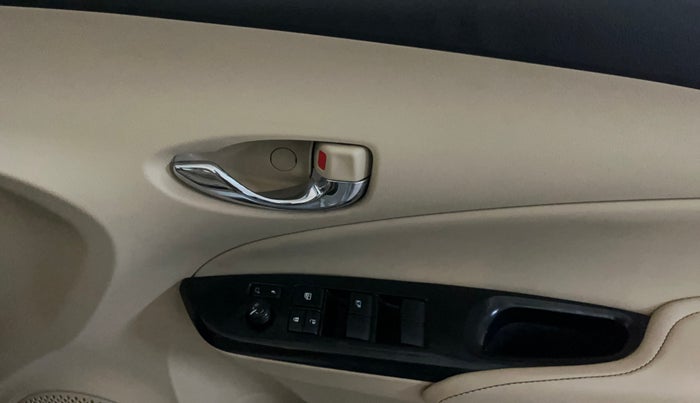 2018 Toyota YARIS VX CVT, Petrol, Automatic, 51,108 km, Driver Side Door Panels Control