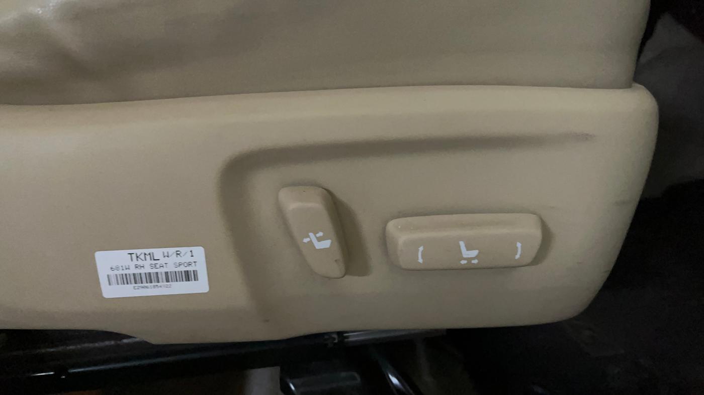 2018 Toyota YARIS VX CVT, Petrol, Automatic, 51,208 km, Driver Side Adjustment Panel