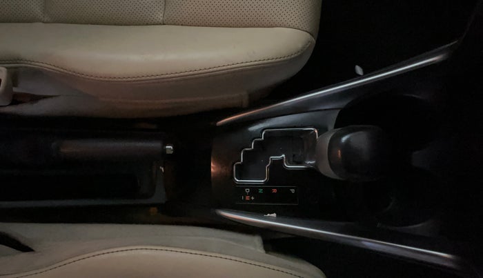 2018 Toyota YARIS VX CVT, Petrol, Automatic, 51,108 km, Gear Lever