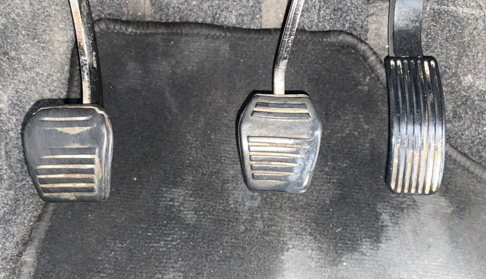 2018 Mahindra TUV300 T8, Diesel, Manual, 95,825 km, Pedals