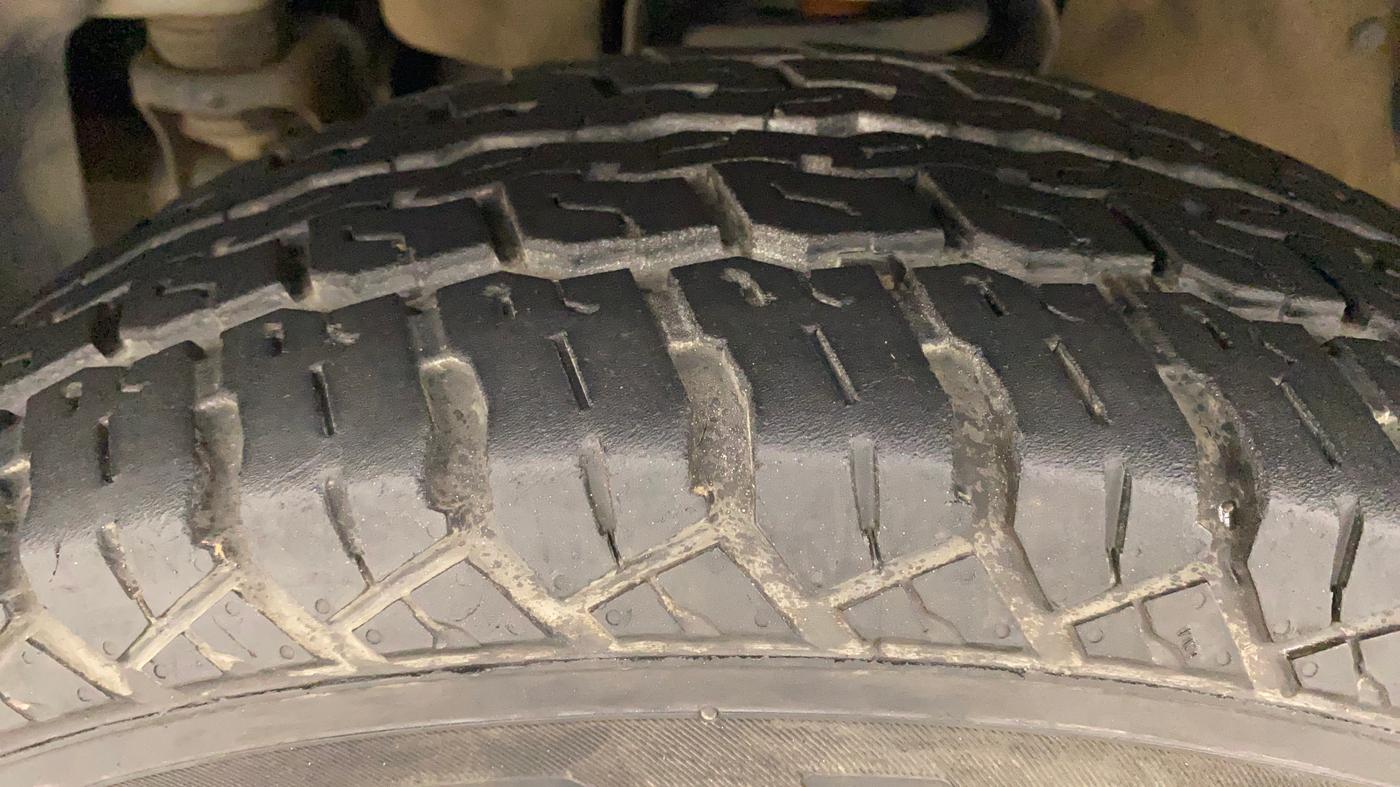 2018 Mahindra TUV300 T8, Diesel, Manual, 95,825 km, Left Front Tyre Tread