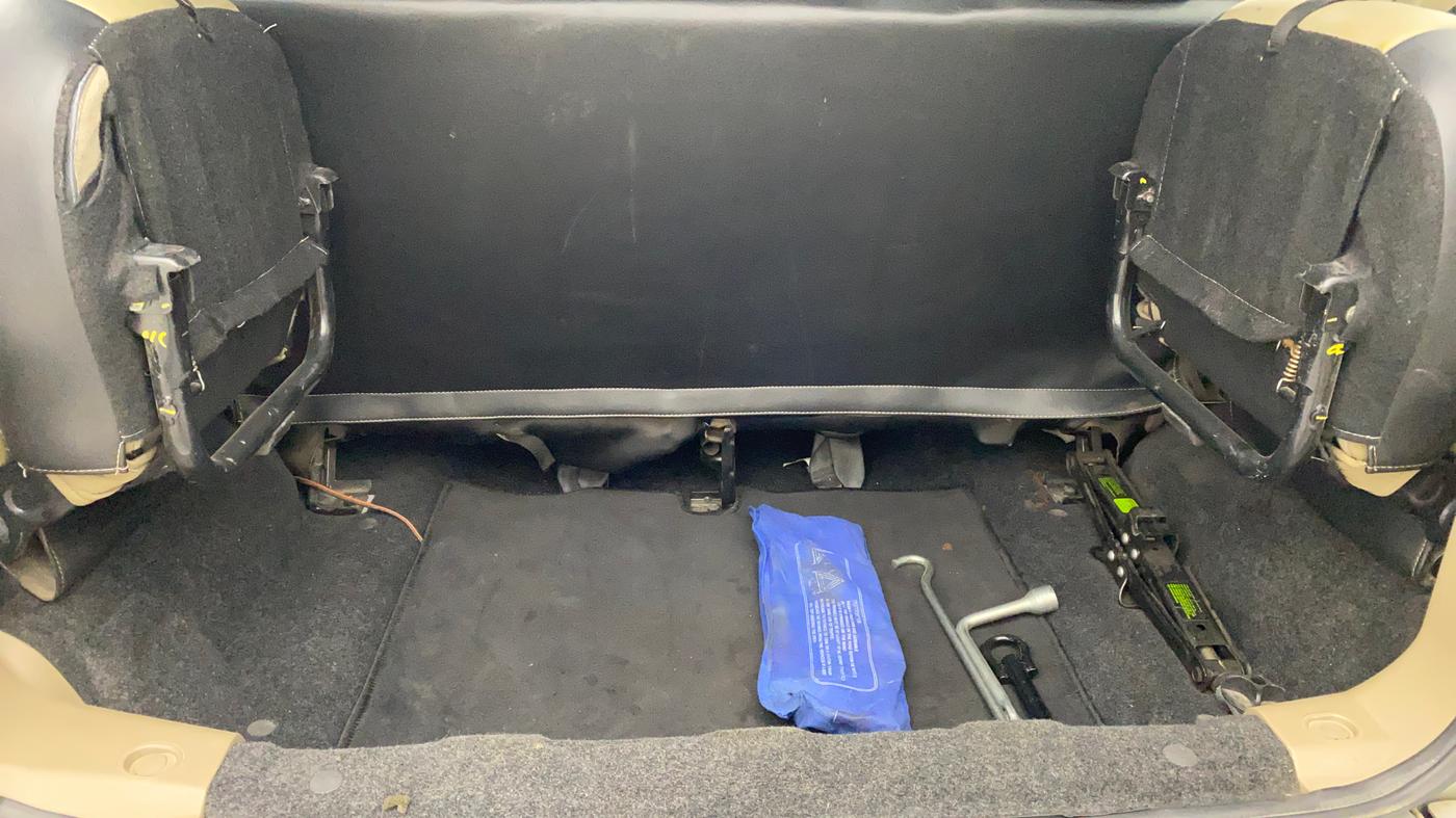 2018 Mahindra TUV300 T8, Diesel, Manual, 95,825 km, Boot Inside