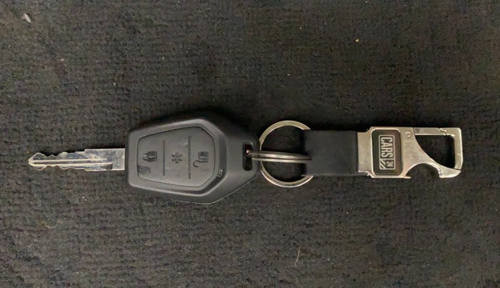 2018 Mahindra TUV300 T8, Diesel, Manual, 95,825 km, Key Close Up