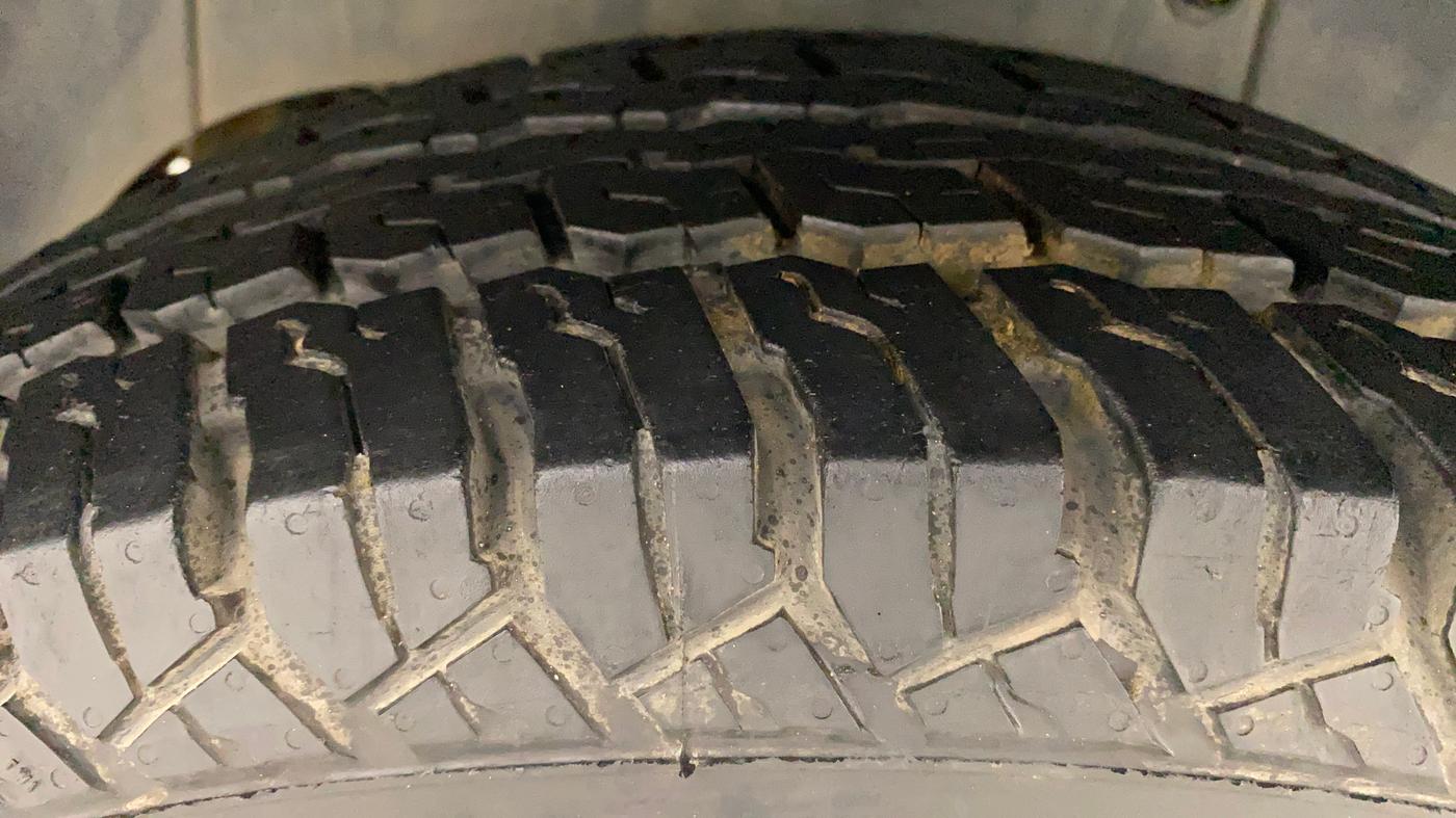 2018 Mahindra TUV300 T8, Diesel, Manual, 95,825 km, Right Rear Tyre Tread