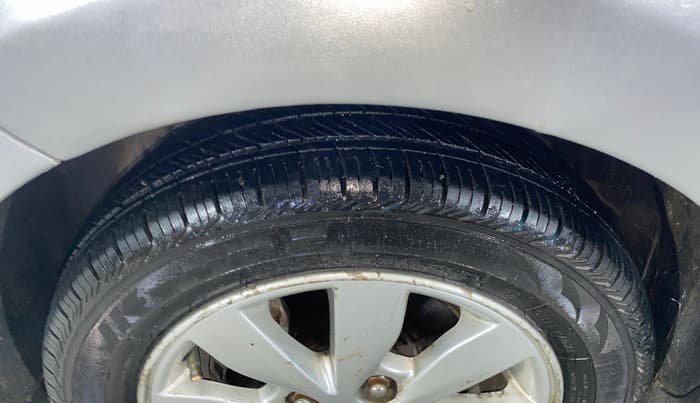 2014 Hyundai Xcent SX 1.2, Petrol, Manual, 73,994 km, Left Front Tyre Tread