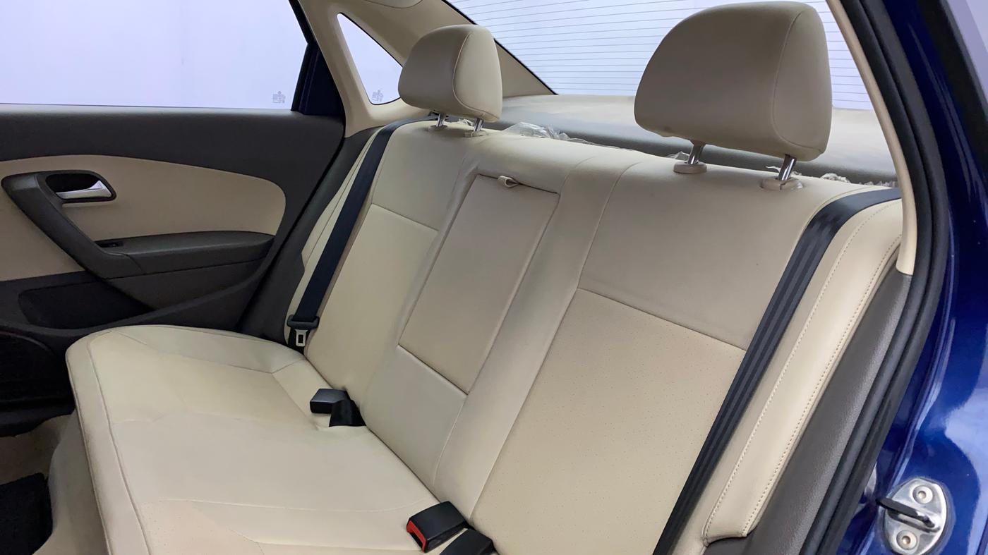 2014 Volkswagen Vento HIGHLINE 1.6 MPI, Petrol, Manual, 71,053 km, Right Side Rear Door Cabin