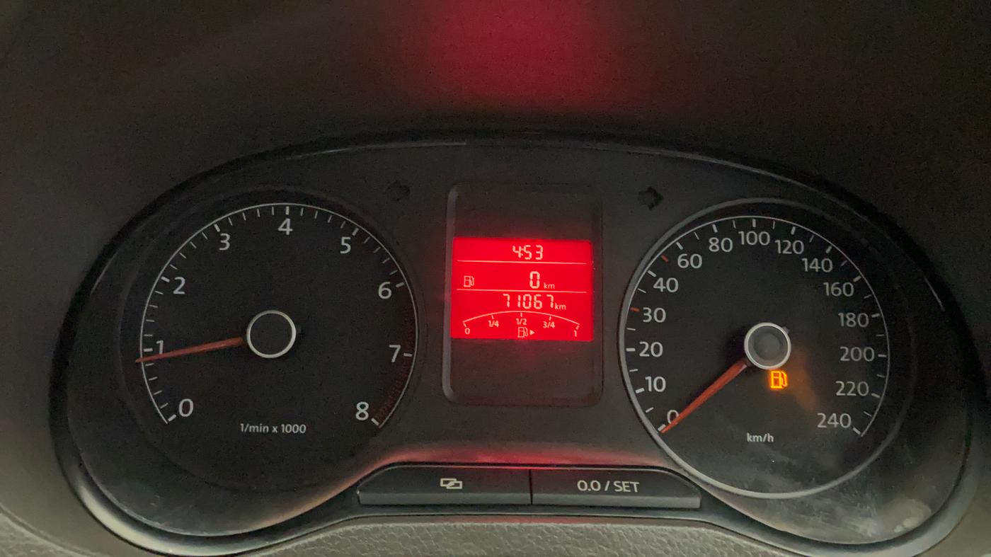 2014 Volkswagen Vento HIGHLINE 1.6 MPI, Petrol, Manual, 71,053 km, Odometer Image