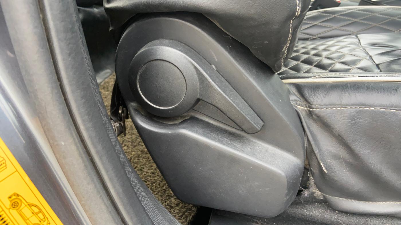 2021 Tata ALTROZ XT DIESEL, Diesel, Manual, 1,08,898 km, Driver Side Adjustment Panel