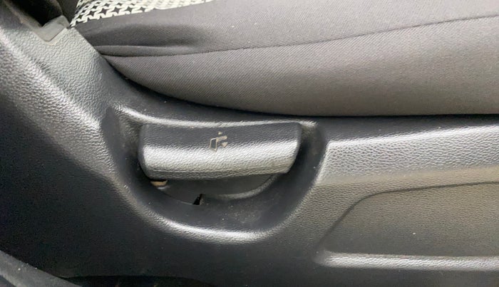 2019 Hyundai Elite i20 MAGNA PLUS 1.2, CNG, Manual, 98,358 km, Driver Side Adjustment Panel