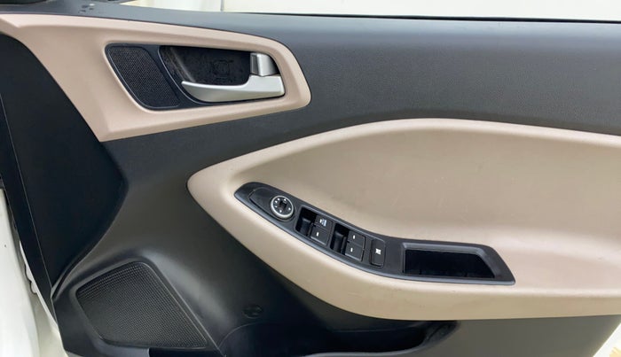 2019 Hyundai Elite i20 MAGNA PLUS 1.2, CNG, Manual, 98,358 km, Driver Side Door Panels Control