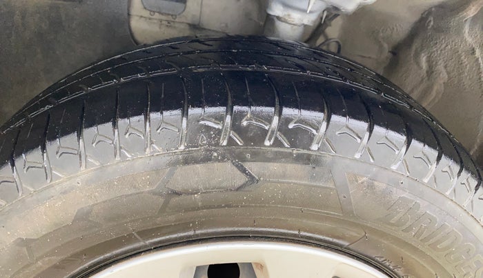 2019 Hyundai Elite i20 MAGNA PLUS 1.2, CNG, Manual, 98,358 km, Left Front Tyre Tread