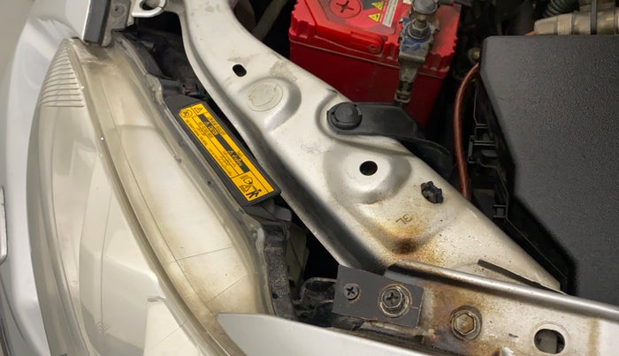 2013 Toyota Corolla Altis GL PETROL, Petrol, Manual, 70,812 km, Left headlight - Clamp has minor damage
