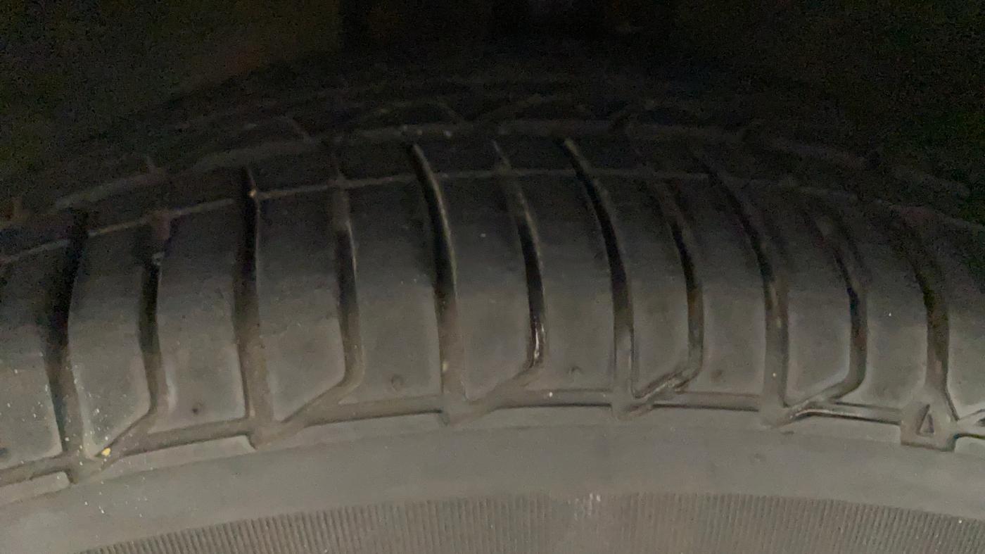2013 Toyota Corolla Altis GL PETROL, Petrol, Manual, 70,812 km, Left Front Tyre Tread