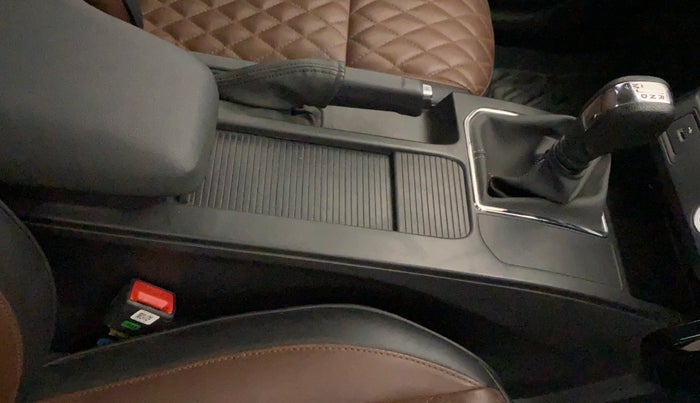 2023 Renault Kiger RXT (O) AMT, Petrol, Automatic, 9,316 km, Gear Lever