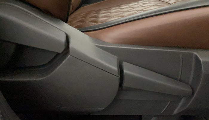 2023 Renault Kiger RXT (O) AMT, Petrol, Automatic, 9,316 km, Driver Side Adjustment Panel