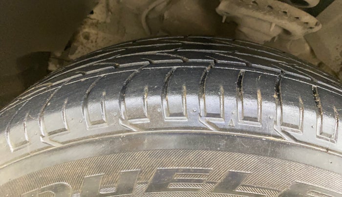 2023 Mahindra XUV300 W4 1.2 PETROL, Petrol, Manual, 14,651 km, Left Front Tyre Tread