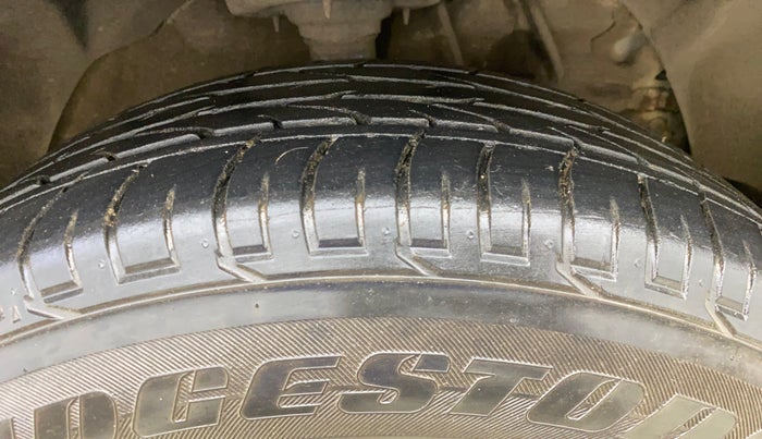 2023 Mahindra XUV300 W4 1.2 PETROL, Petrol, Manual, 14,651 km, Right Front Tyre Tread