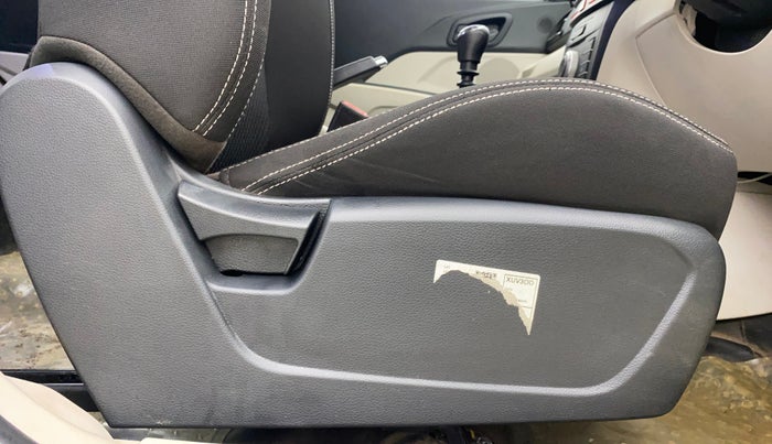 2023 Mahindra XUV300 W4 1.2 PETROL, Petrol, Manual, 14,651 km, Driver Side Adjustment Panel