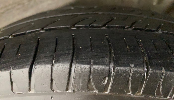 2015 Maruti Wagon R 1.0 LXI CNG, CNG, Manual, 79,978 km, Left Rear Tyre Tread