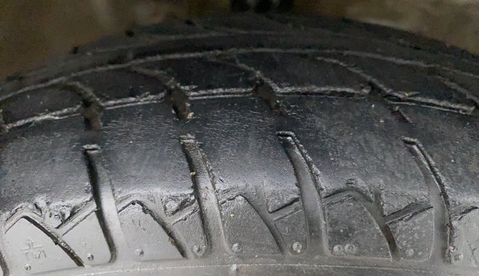 2015 Maruti Wagon R 1.0 LXI CNG, CNG, Manual, 79,978 km, Right Front Tyre Tread