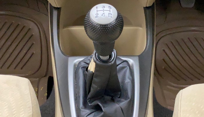 2012 Honda City 1.5L I-VTEC V MT, Petrol, Manual, 99,291 km, Gear lever - Boot cover slightly torn