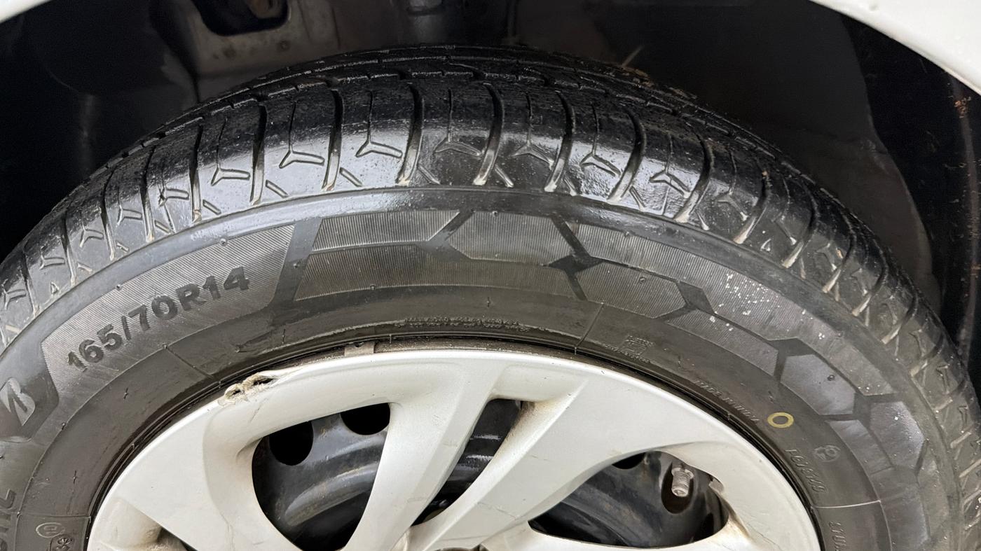2020 Hyundai AURA S 1.2 CNG, CNG, Manual, 69,240 km, Left Front Tyre Tread
