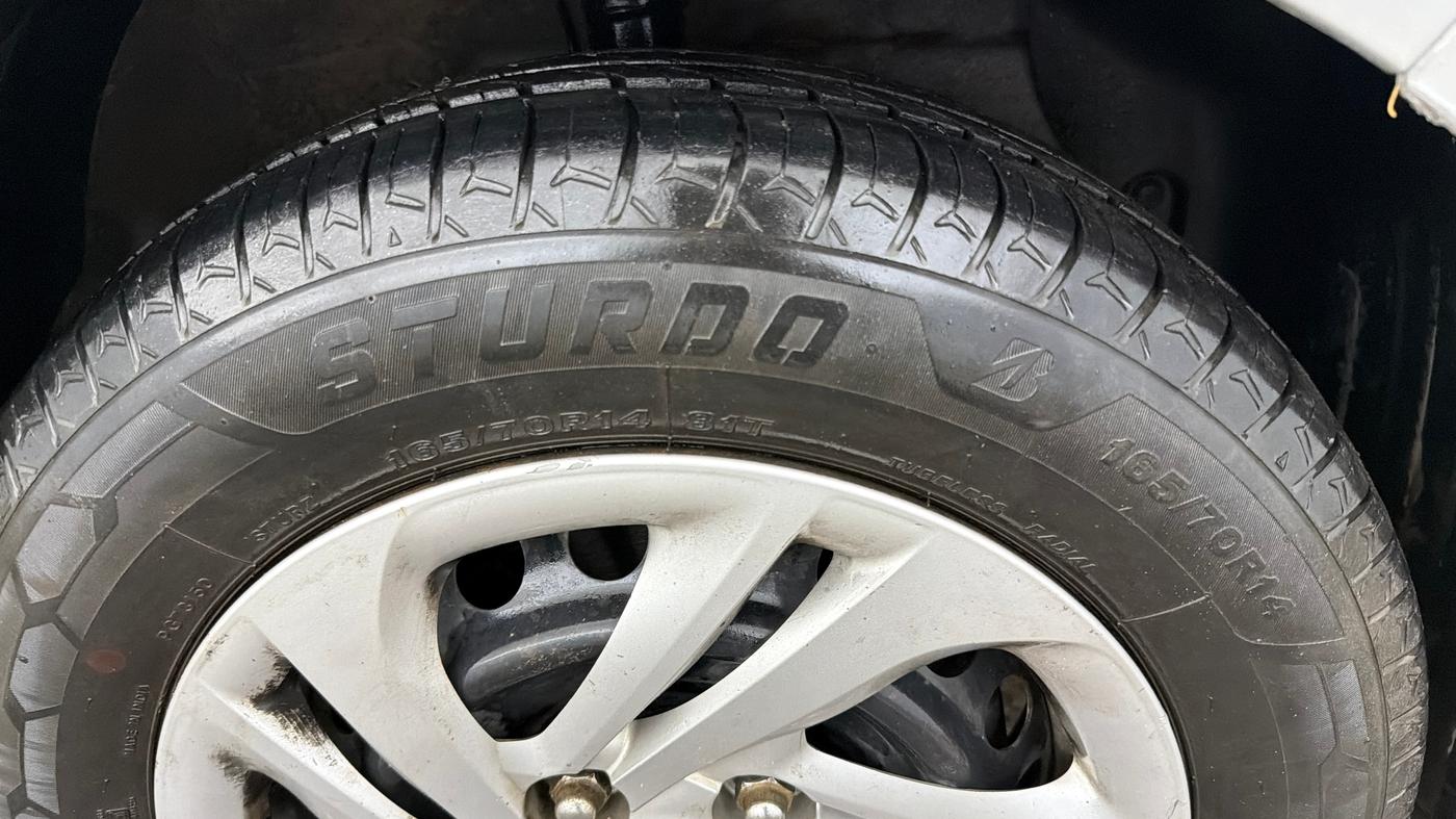 2020 Hyundai AURA S 1.2 CNG, CNG, Manual, 69,240 km, Right Front Tyre Tread