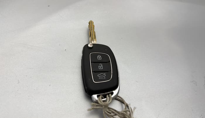 2020 Hyundai AURA S 1.2 CNG, CNG, Manual, 69,240 km, Key Close Up