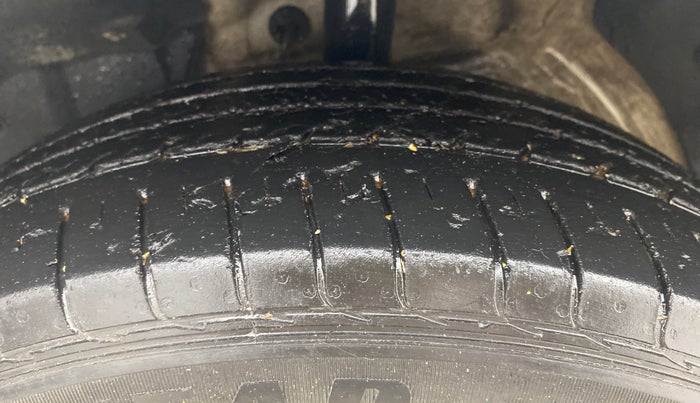 2019 MG HECTOR SHARP 1.5 DCT PETROL, Petrol, Automatic, 1,04,398 km, Left Front Tyre Tread