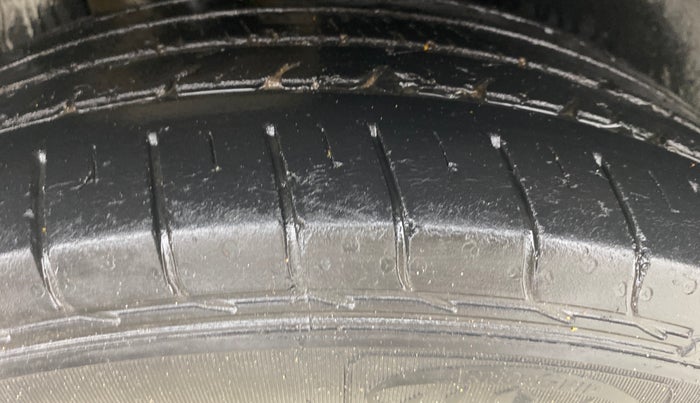 2019 MG HECTOR SHARP 1.5 DCT PETROL, Petrol, Automatic, 1,04,398 km, Right Rear Tyre Tread