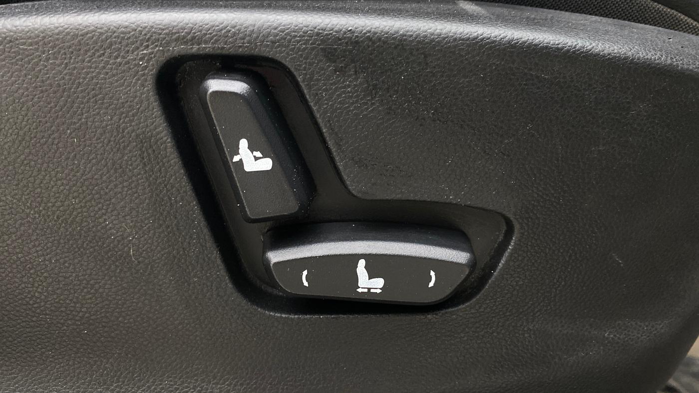2019 MG HECTOR SHARP 1.5 DCT PETROL, Petrol, Automatic, 1,04,351 km, Driver Side Adjustment Panel