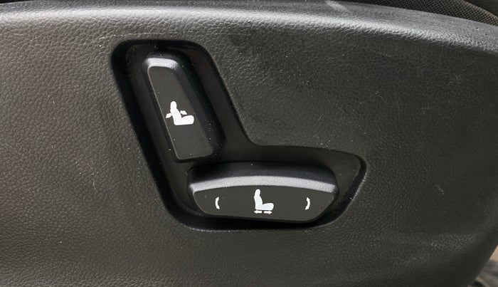 2019 MG HECTOR SHARP 1.5 DCT PETROL, Petrol, Automatic, 1,04,398 km, Driver Side Adjustment Panel