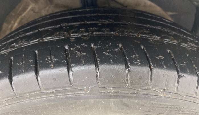 2019 MG HECTOR SHARP 1.5 DCT PETROL, Petrol, Automatic, 1,04,398 km, Right Front Tyre Tread