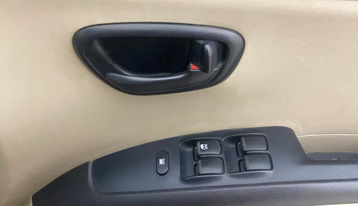 2016 Hyundai i10 MAGNA 1.1, Petrol, Manual, 53,631 km, Driver Side Door Panels Control