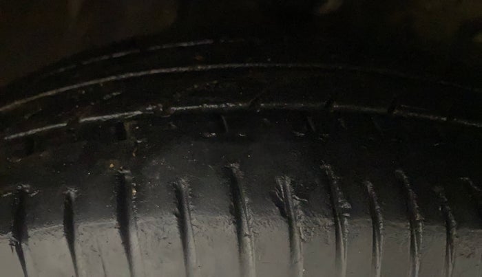 2016 Hyundai i10 MAGNA 1.1, Petrol, Manual, 53,631 km, Right Front Tyre Tread