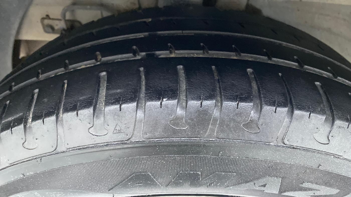 2014 Hyundai Elite i20 MAGNA 1.2, Petrol, Manual, 67,856 km, Right Rear Tyre Tread