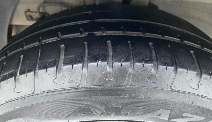 2014 Hyundai Elite i20 MAGNA 1.2, Petrol, Manual, 67,856 km, Right Rear Tyre Tread