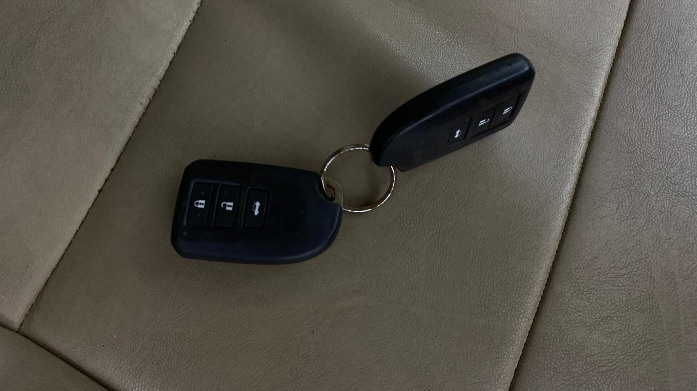 2019 Toyota YARIS V CVT, Petrol, Automatic, 74,810 km, Key Close Up