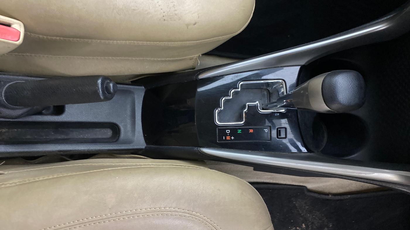 2019 Toyota YARIS V CVT, Petrol, Automatic, 74,810 km, Gear Lever