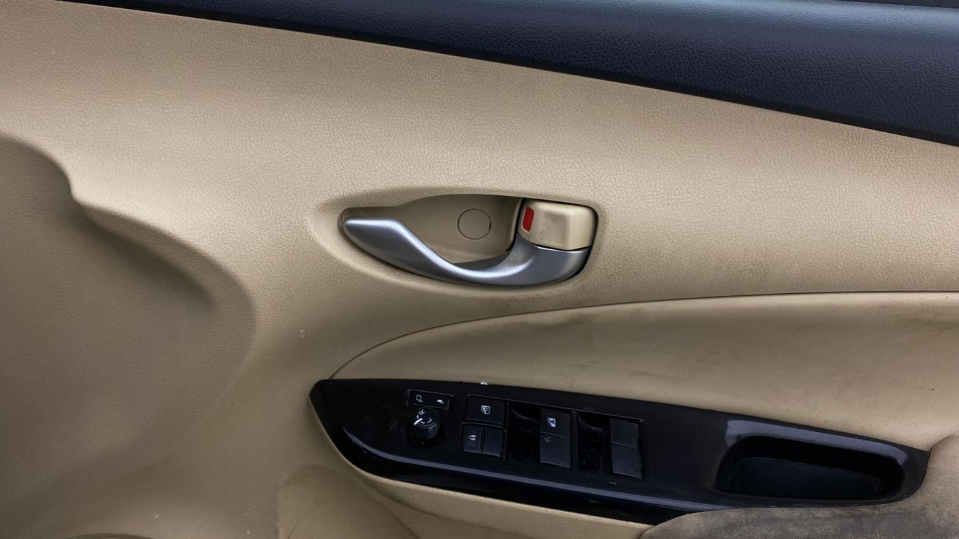 2019 Toyota YARIS V CVT, Petrol, Automatic, 74,810 km, Driver Side Door Panels Control