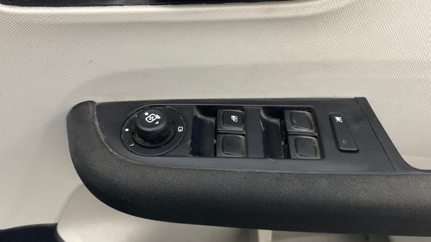 2022 Tata ALTROZ XZA PLUS, Petrol, Automatic, 20,451 km, Driver Side Door Panels Control